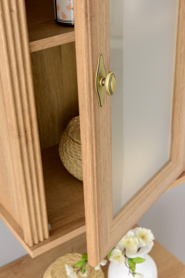 Nieuwe hoge badkamermeubelstuk