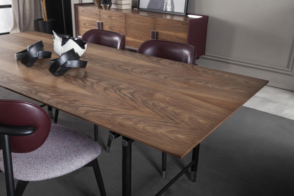 Luxe eettafel, praktische tafel, houten meubels