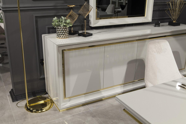 Moderne en luxe wandspiegel met witte lijst