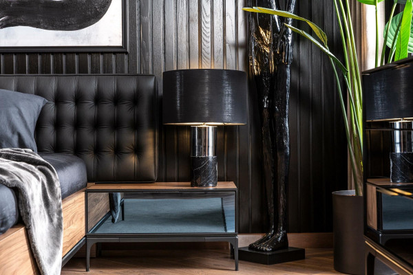Luxe nachttafel met bruine glazen deuren