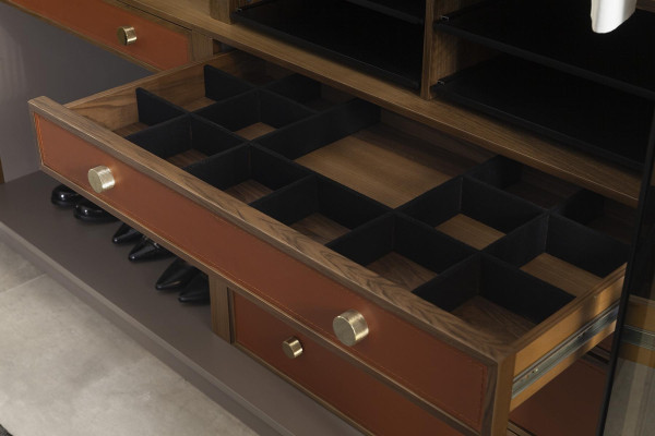 Kast met doorzichtige deuren