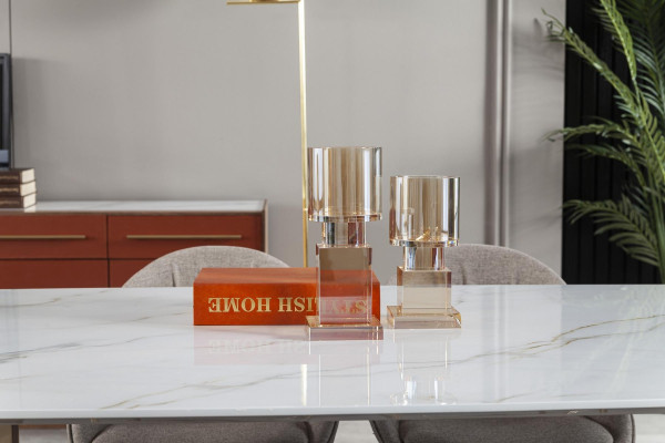 Moderne, luxe en comfortabele witte eettafel