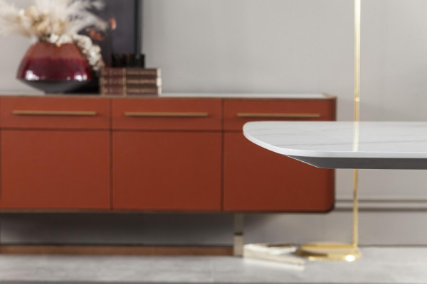 Moderne, luxe en comfortabele witte eettafel