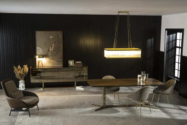 Luxe eettafel met metalen poten