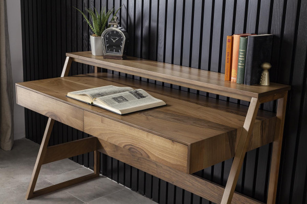 Luxe console tafel met comfortabele opbergruimte