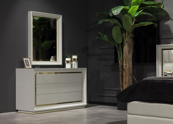 Moderne witte commode met spiegel en opberglade