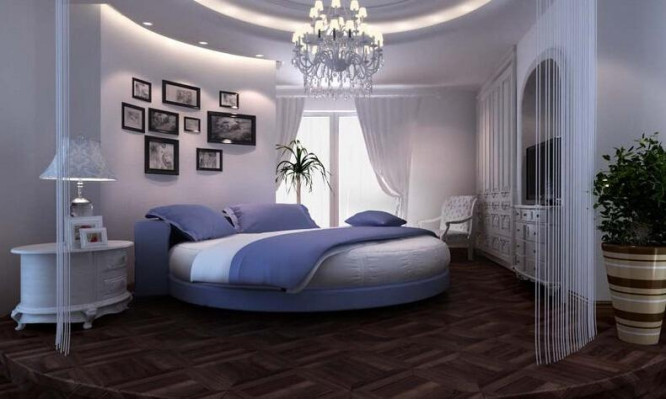 Moderne zwarte bed met elegante details en bank