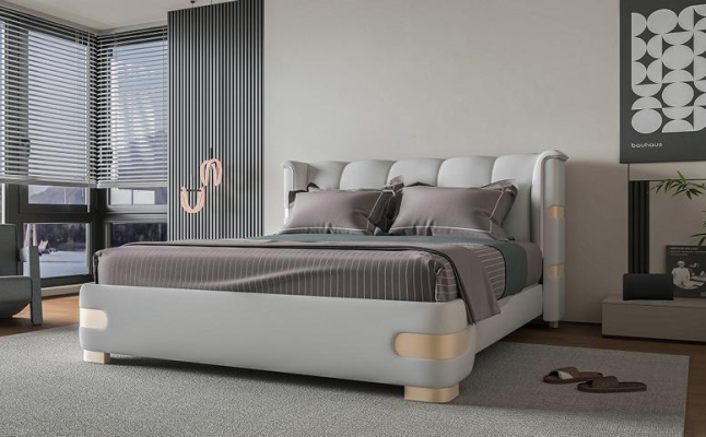 Luxe grijze bedframe met gouden details, zachte hoofdeinde voor een moderne slaapkamer