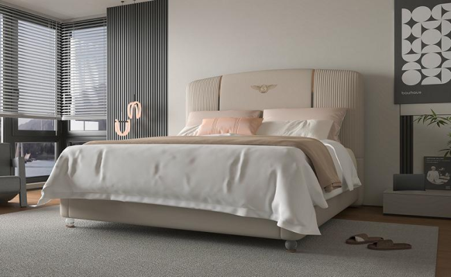Luxe bed in beige met modern gestoffeerd hoofdeinde