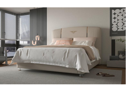 Luxe bed in beige met modern gestoffeerd hoofdeinde