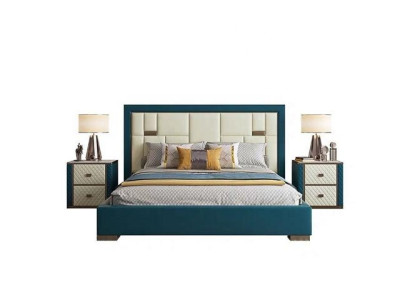 Luxe blauwe bed met moderne gestoffeerde hoofdeinde en felle kleuren