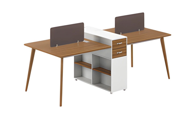 Moderne bureau tafel met plank en eenvoudige scheidingswand