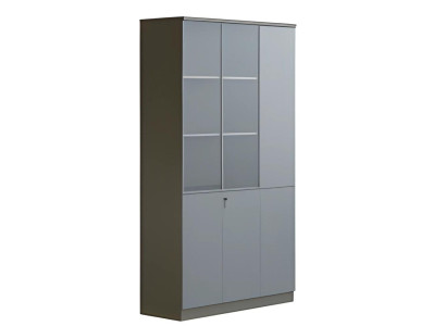 Moderne grijze kantoorkast met glazen deuren, met slot, grote opbergruimte