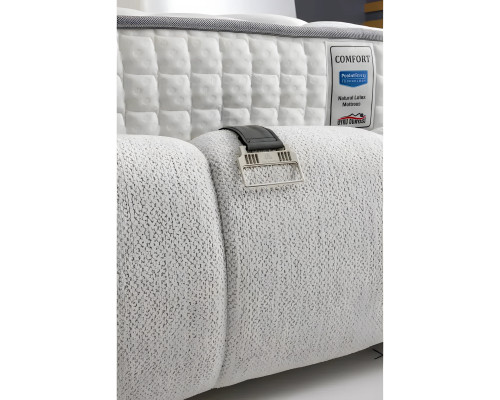 Moderne witte stoffen bed met kwaliteitsmatras