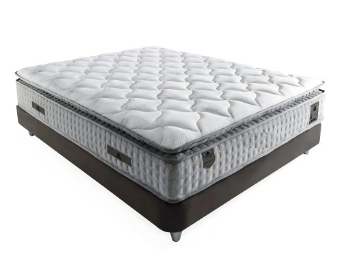 Moderne grijze stoffen bed met elegante matras
