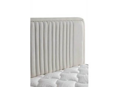 Elegante stoffen en houten bedden