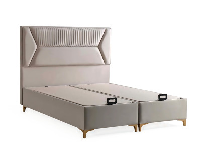 Lichtbruine bed met stoffen en houten matras