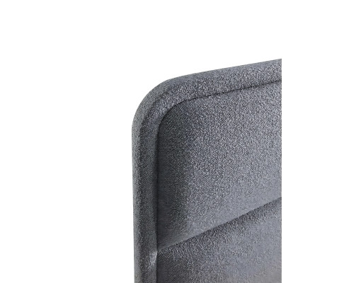 Moderne grijze bed met stoffen en houten matras