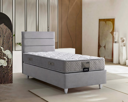 Elegante stoffen en houten bed met matras