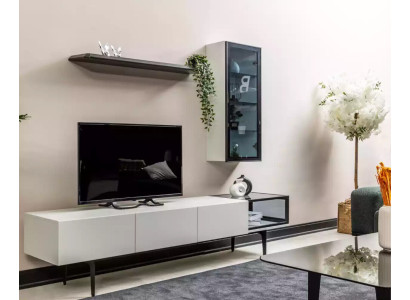 Een onvergelijkbare tv-kast en planken in minimalistische stijl.