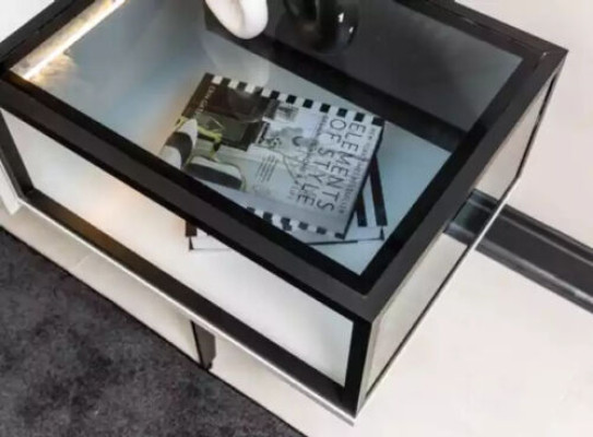 Een onvergelijkbare tv-kast en planken in minimalistische stijl.