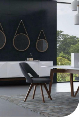 Eetkamerset Luxe meubels Eettafel Stoelen Dressoir Massief houten meubelen