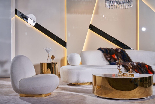 Luxe witte woonkamerset met 3-zits bank, fauteuil en ronde salontafel.