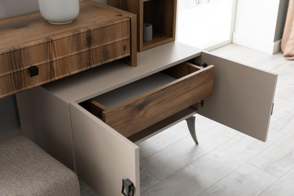 Moderne slaapkamer houten make-uptafel met spiegel, ontwerper luxe meubels.