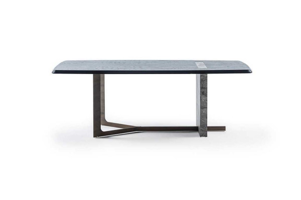 Moderne rechthoekige eettafel voor de eetkamer in grijs hout met luxe design.