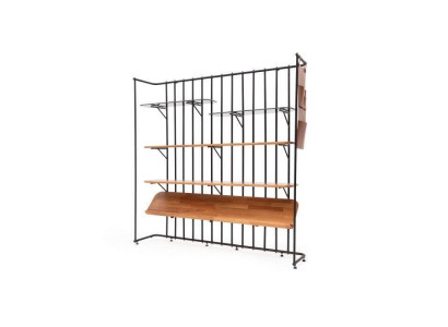 Stijlvol boekenrek in bruine kleur, modern meubilair voor de woonkamer.