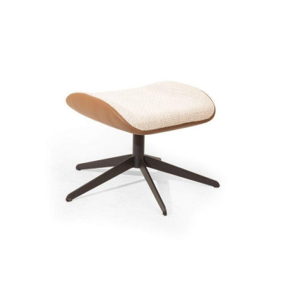 Stijlvolle beige kleurige zachte poef van kunstleer, perfect meubel in de woonkamer.