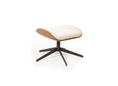 Stijlvolle beige kleurige zachte poef van kunstleer, perfect meubel in de woonkamer.