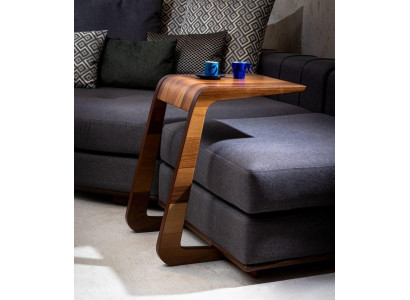 Stijlvolle houten bijzettafel voor natuurlijke woonaccenten in de woonkamer