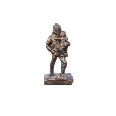 Brandweerman redt kind Held Figuur Standbeeld Sculptuur Koperen Imitatie Uiterlijk Decoratie