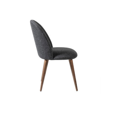 Klassieke fauteuil, luxe stoel, gestoffeerd textiel, houten stoelen, designstoel.