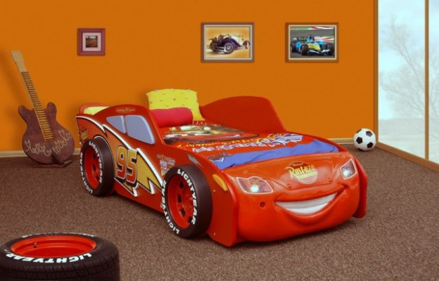 Bed met matrasje kinderbed auto voertuig sportwagen verlichting MCQUEEN
