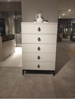 Elegante ladekast Perfecte aanvulling op uw slaapkamerinterieur Nieuw