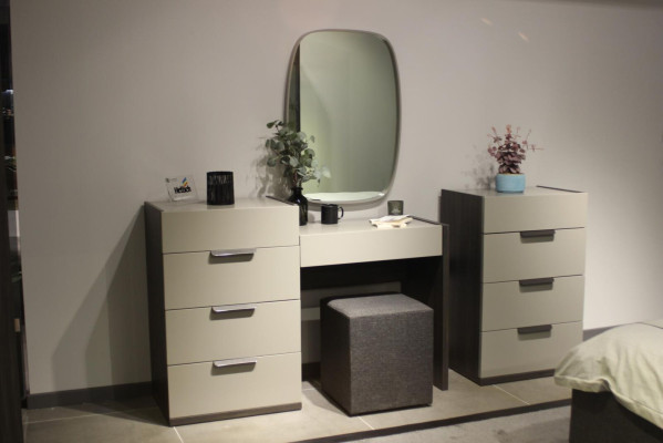 Compleet slaapkamer meubel set Bed 2x Nachtkastje Kaptafel Spiegel 8 delen Nieuw