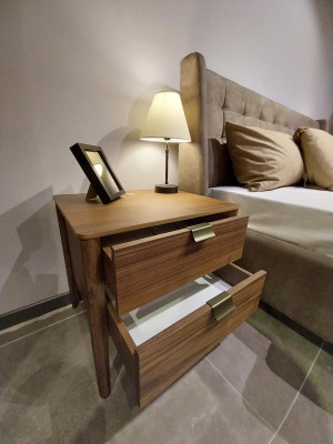 Slaapkamer bijzettafel luxe nachtkastje in art-decostijl hout hotel nieuw