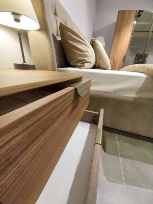 Slaapkamer bijzettafel luxe nachtkastje in art-decostijl hout hotel nieuw