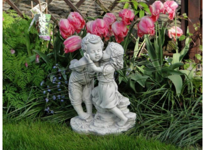 Tuindecoratie kinderbeelden en sculpturen.