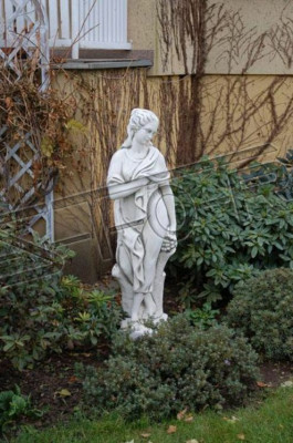 Romeins figuur standbeeld vrouw figuren beelden sculptuur decoratieve sculpturen