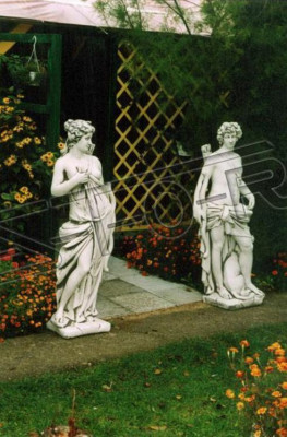 Romeins figuur Standbeeld Grafsteen Figuren Standbeelden Beeldhouwwerk Beeldhouwwerken.