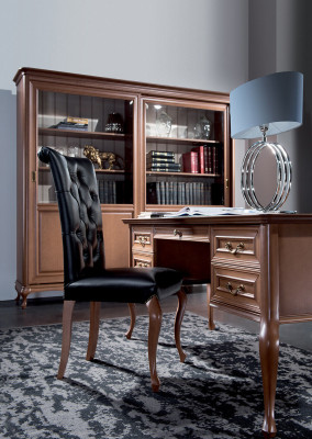 Boekenkast Dressoir Klassiek meubilair Planken Houten vitrinekast