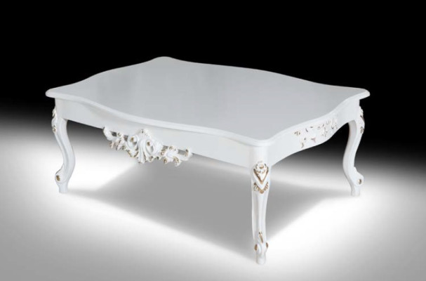 Luxe bankstel voor de woonkamer in klassieke stijl in de kleur wit.