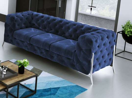 Chesterfield driepersoons comfortabele designer woonkamerbank met 3 zitplaatsen.