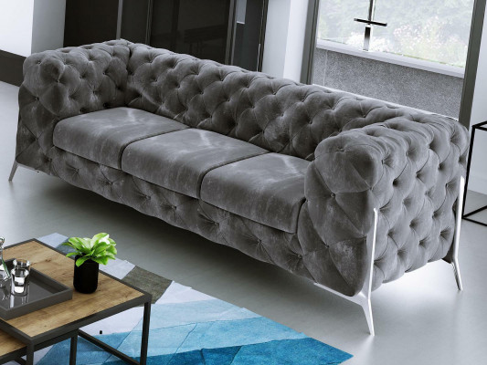 Chesterfield driepersoons comfortabele designer woonkamerbank met 3 zitplaatsen.