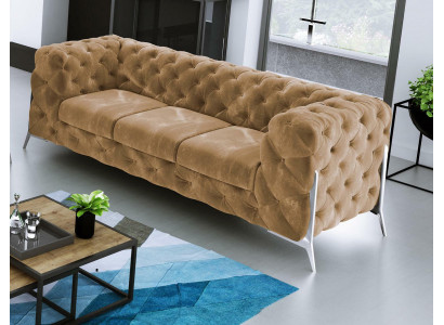 Chesterfield driepersoons comfortabele designer woonkamerbank met 3 zitplaatsen.