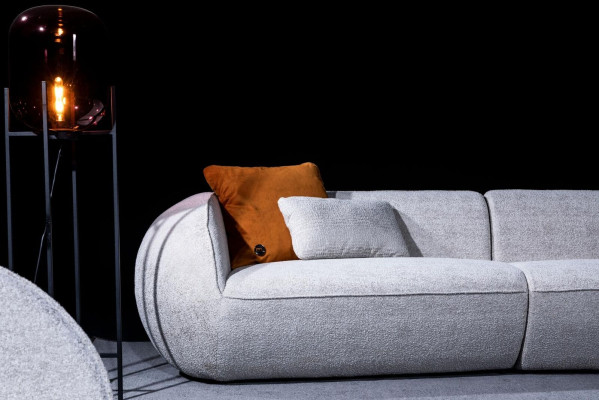 Woonkamerset, vijfzits fauteuil, gestoffeerde bank, meubeldesign, 2 stuks.   Woonkamerset, vijfzits fauteuil, gestoffeerde bank, meubeldesign, 2 stuks.
