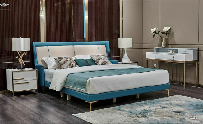 Edele slaapkamer set met nachtkastje, commode, bed en designmeubelen.